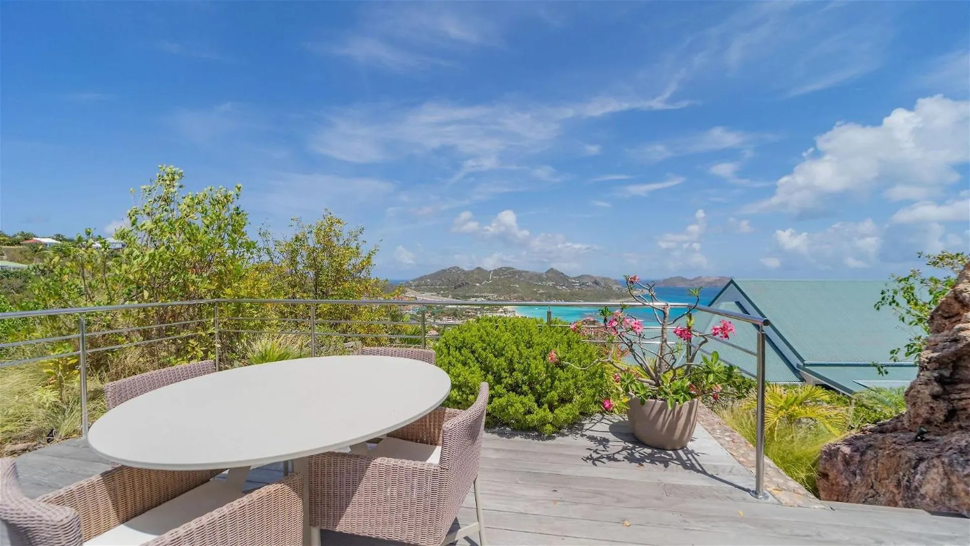 Extraordinary 4BR Hillside Villa in Saint-jean غوستافي 0*,
