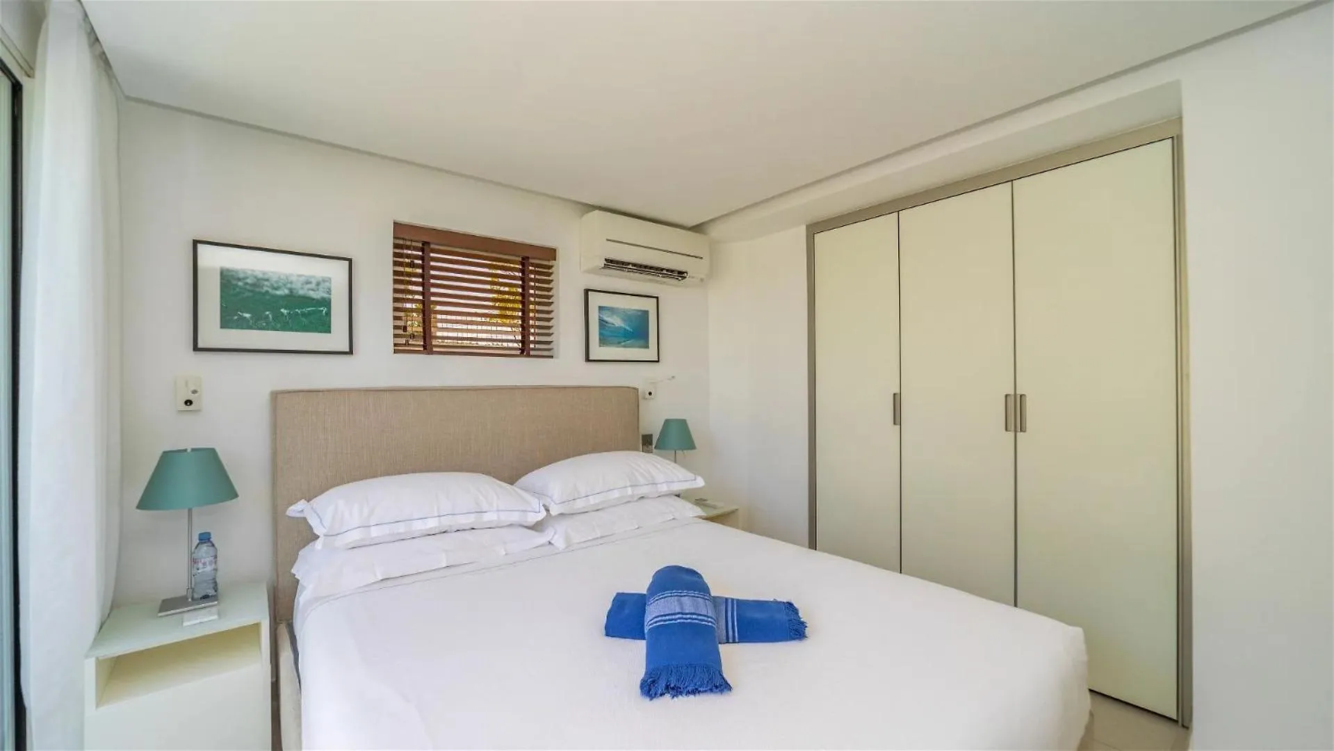 Extraordinary 4BR Hillside Villa in Saint-jean غوستافي