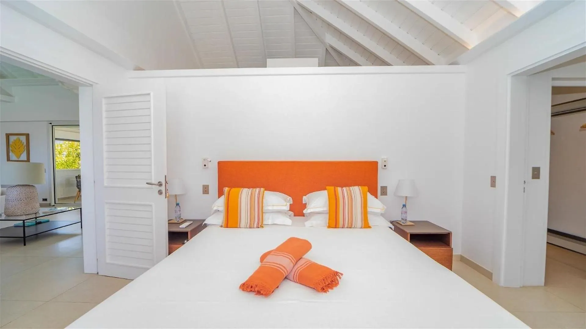 Extraordinary 4BR Hillside Villa in Saint-jean غوستافي 0*,