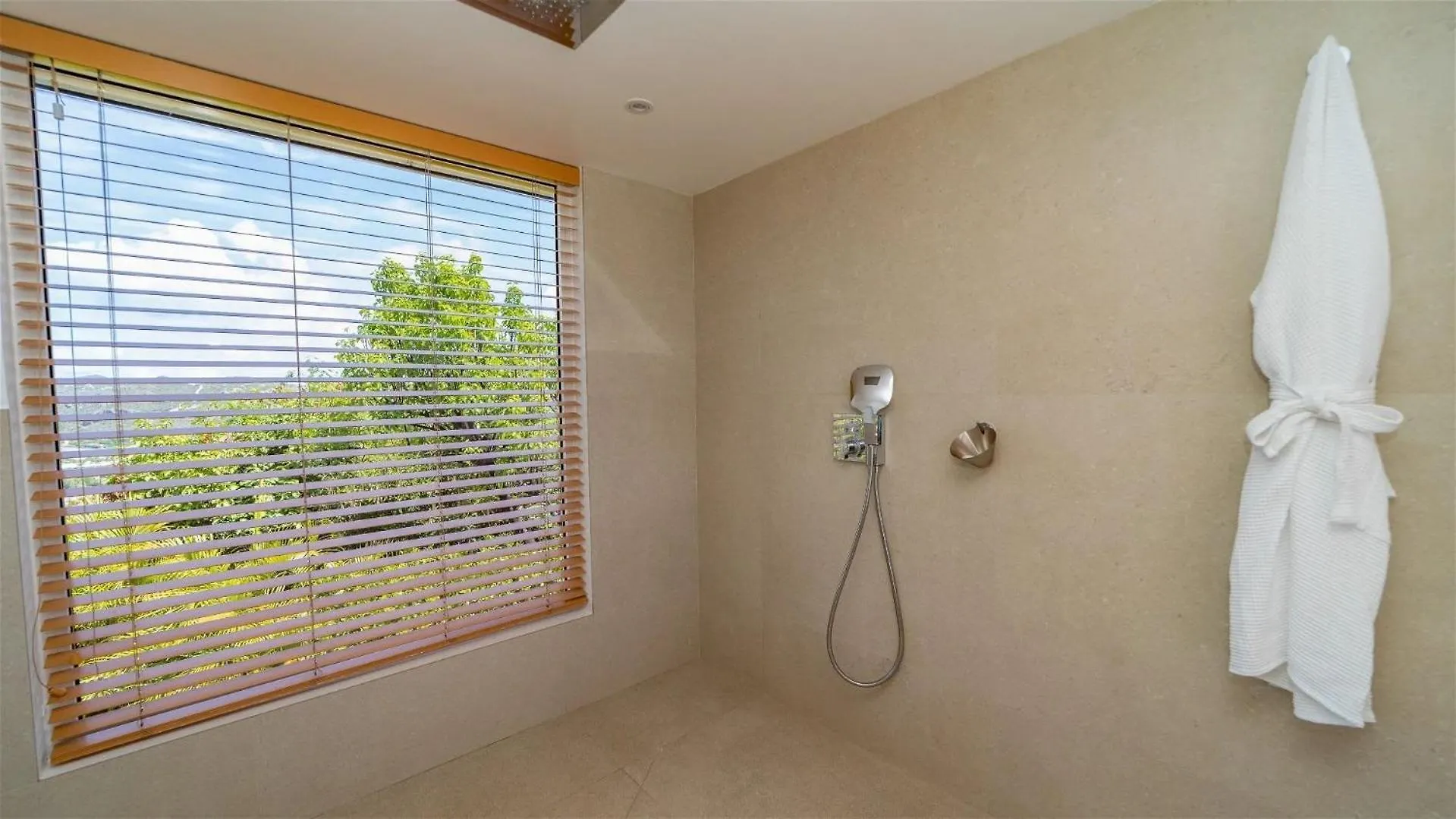 Extraordinary 4BR Hillside Villa in Saint-jean غوستافي 0*,