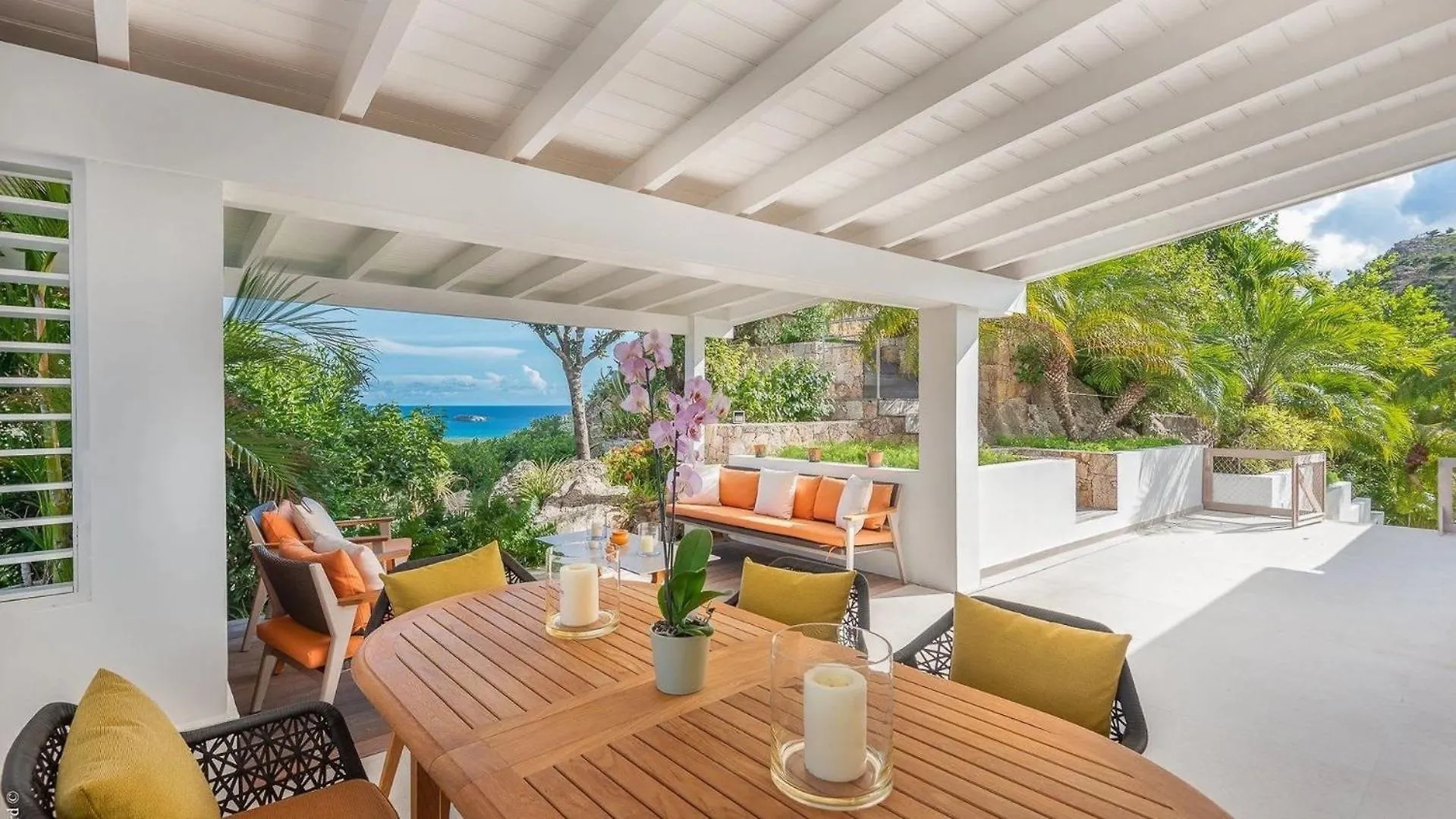Extraordinary 4BR Hillside Villa in Saint-jean غوستافي